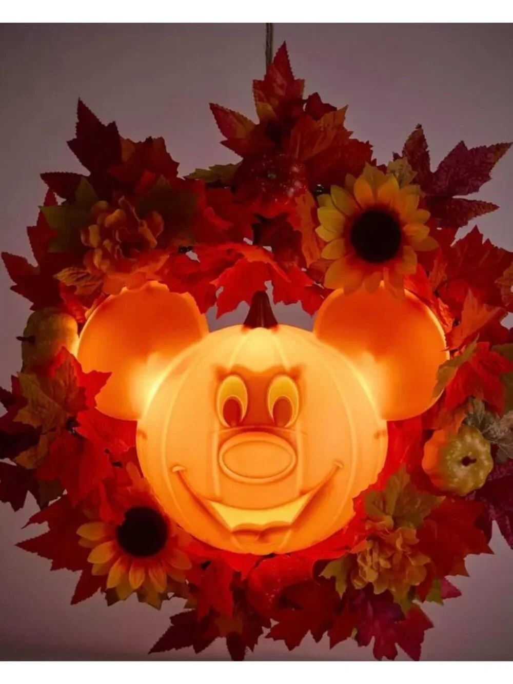 Disney Mickey Mouse Light-Up Halloween Wreath Jack o Lantern Pumpkin Decor